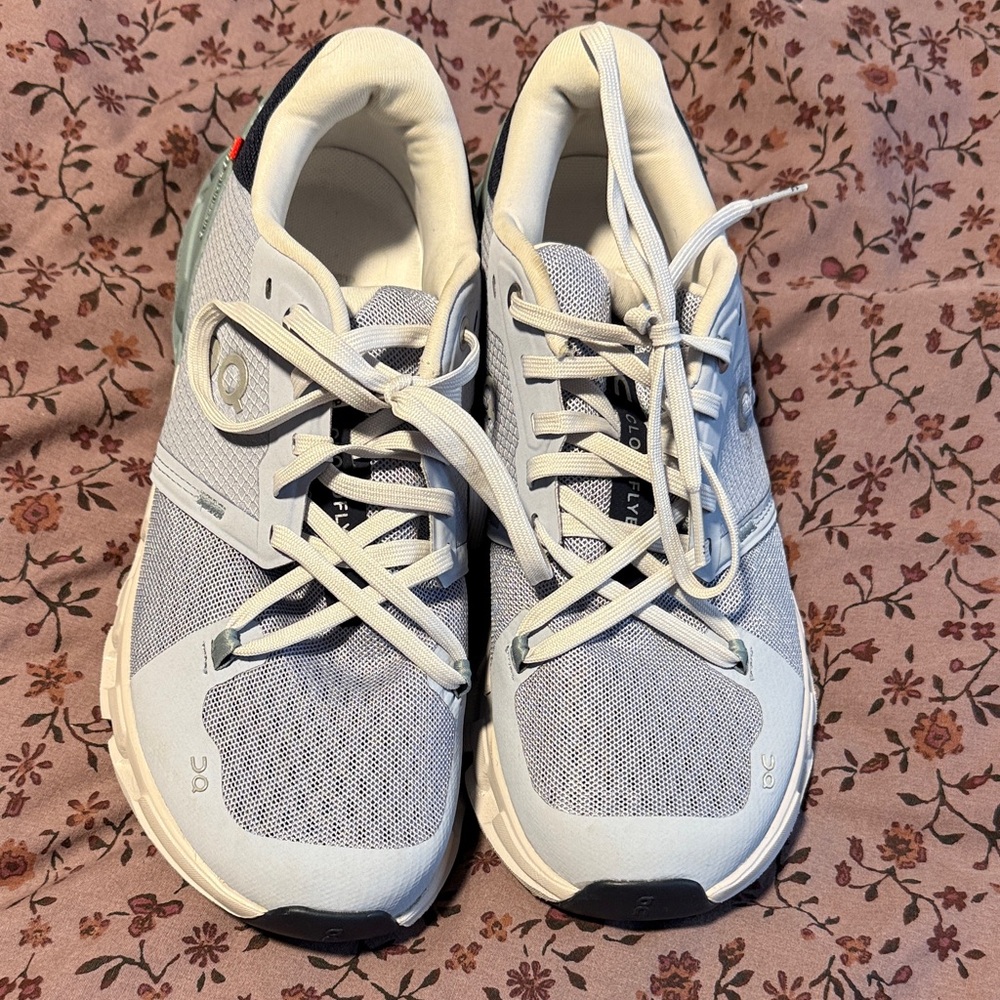 On Running Women's Gray and White Sneakers
